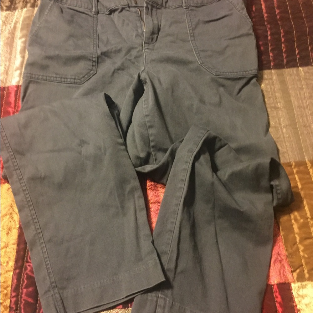 Old navy pixie jeans - Picture 3 of 3